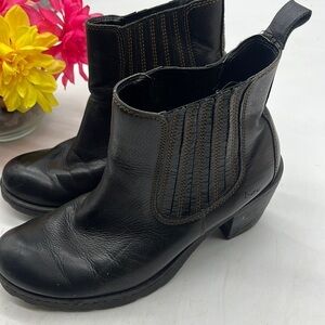 b.o.c. Black Leather ankle boots Size 8 BAB4688B